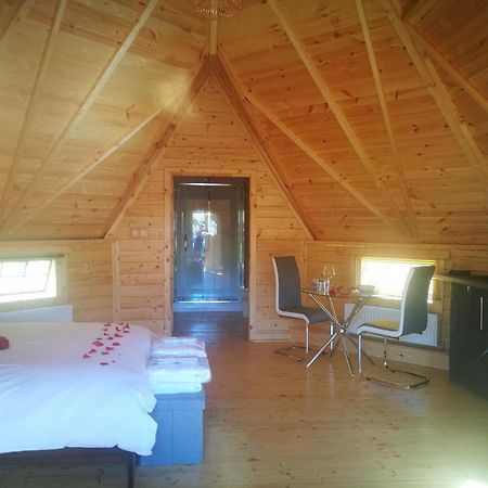 Romantic Rural Retreats Crewkerne Ruang foto
